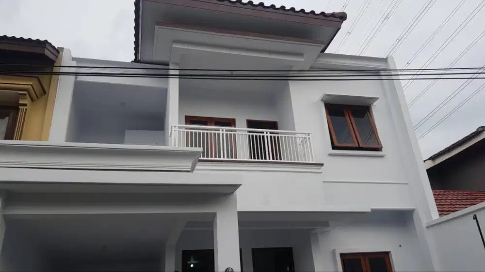 Dikontrakan Tahunan. Rumah 2 lantai.