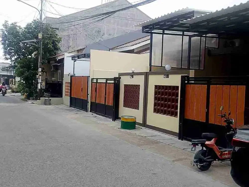 Di jual rumah minimalis permanen dengan ukuran yg luas di Ciledug peninggilan Tangerang kota