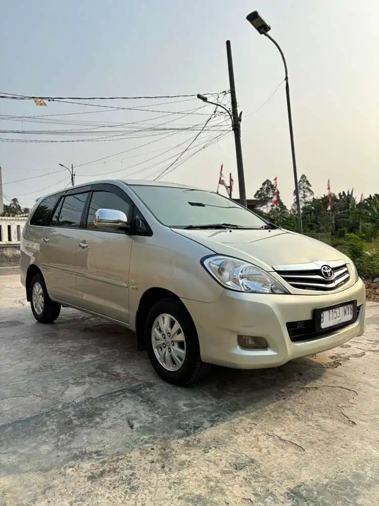 Toyota Kijang Innova 2010 Bensin