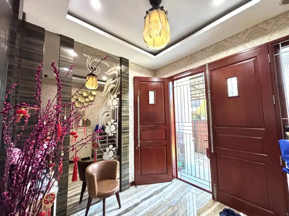 Rumah furnished bagus mewah Daan Mogot Baru, murah