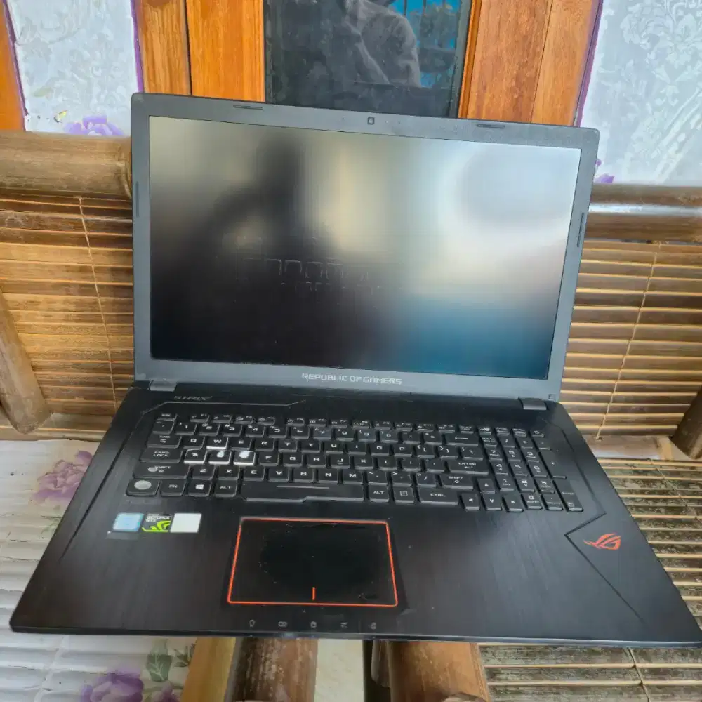 Asus ROG Strix GL753VE Layar 17 inchi