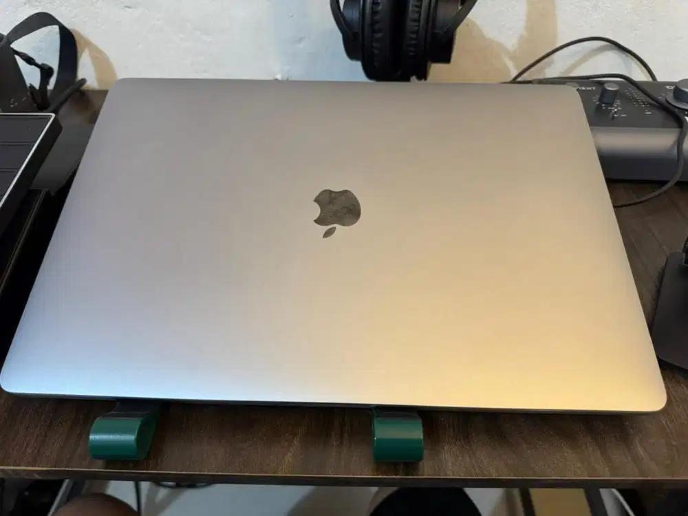 MacBook pro 2019 16 inch i9 32gb 512gb