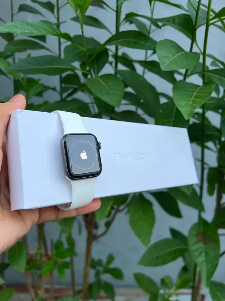 Apple watch seri 5 40mm lengkap mulusno minus like new siap di pairing