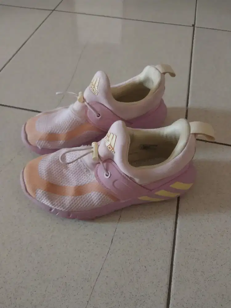 Sepatu adidas kids