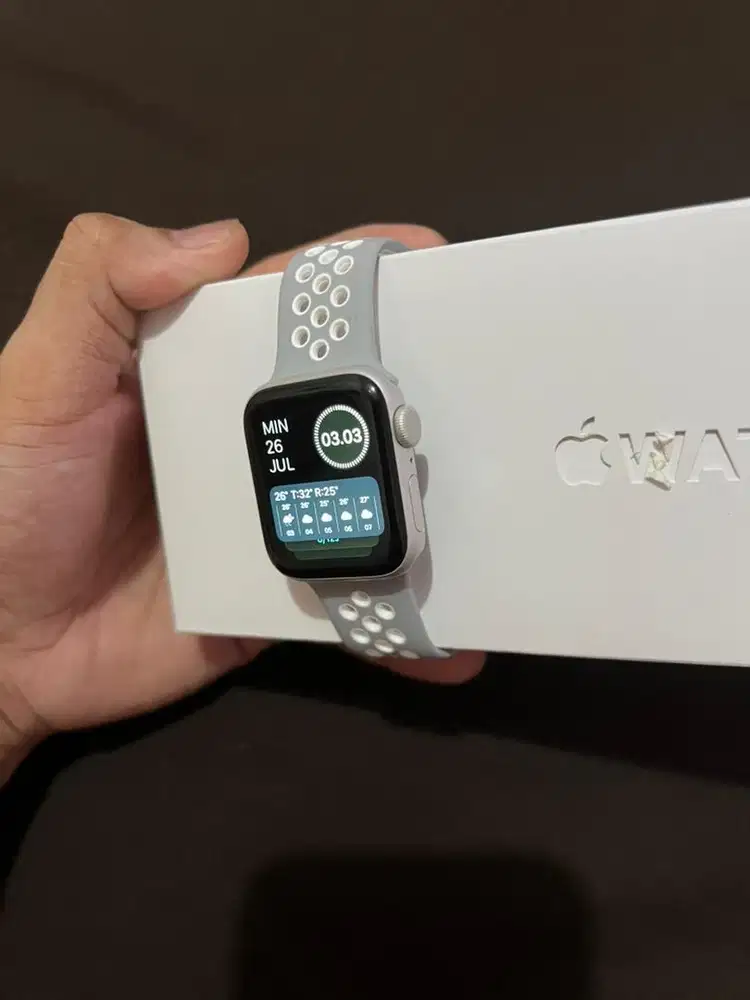 Apple watch seri 5 40mm silver like new no minus no kemdala