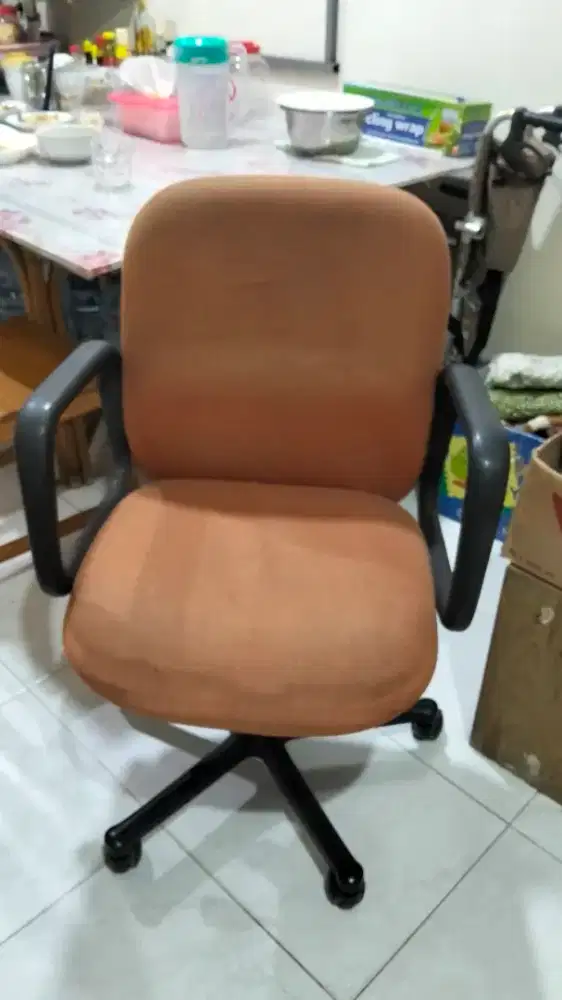 Kursi kantor hidrolik naik turun kondisi bekas sesuai foto