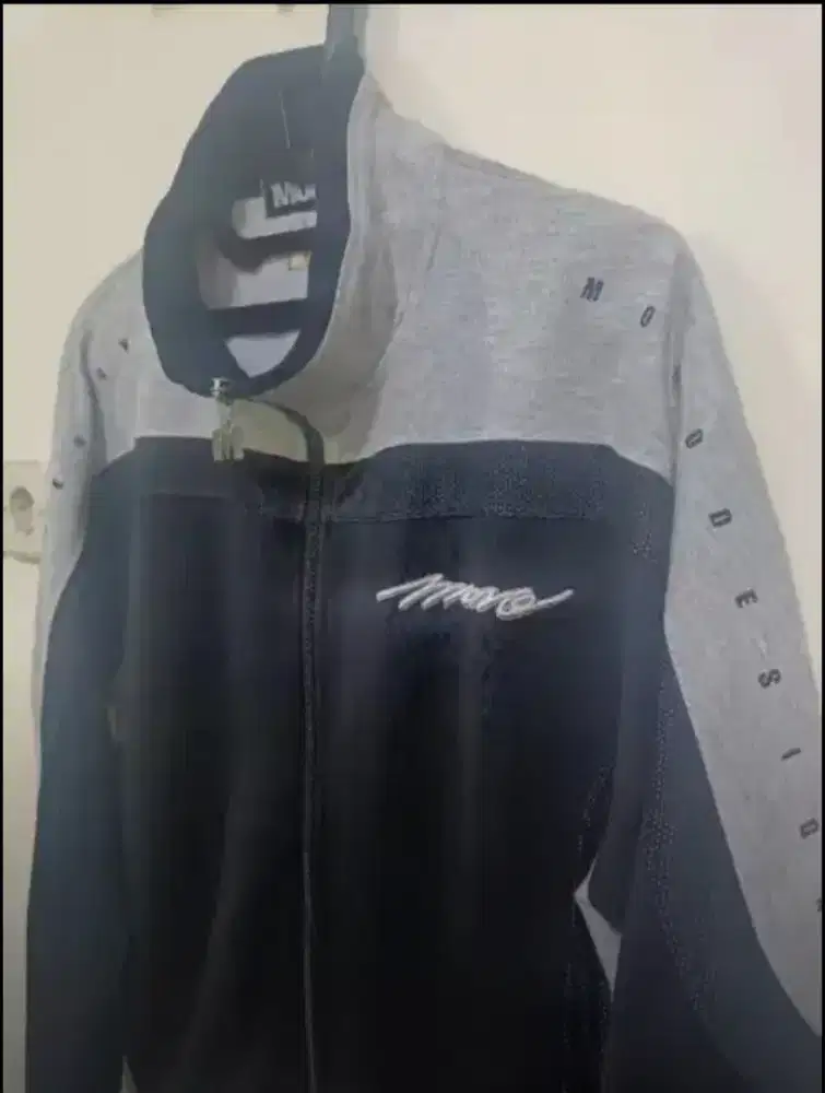 Jaket tracktop olahraga training mono design original size L second