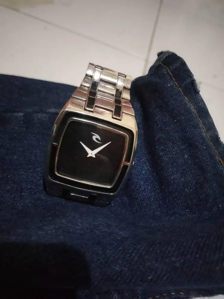 RIPCURL Men’s Bargain A2114 Solomon Black Watch for Less
