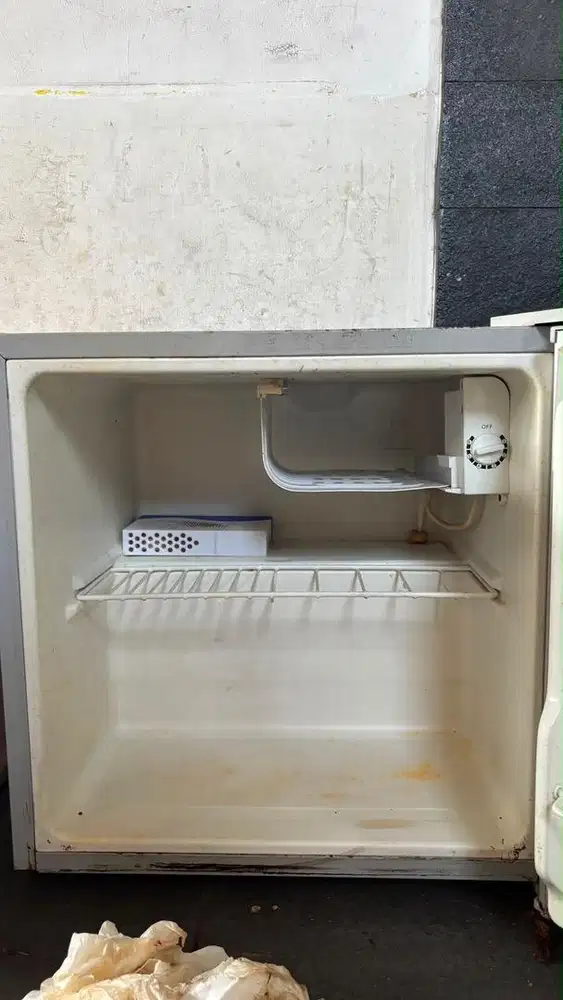 Kulkas mini Midea