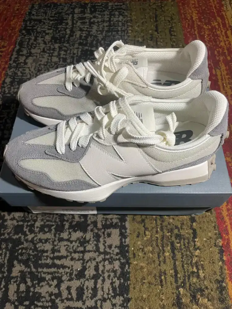 Brand new+Box Sepatu NB 327