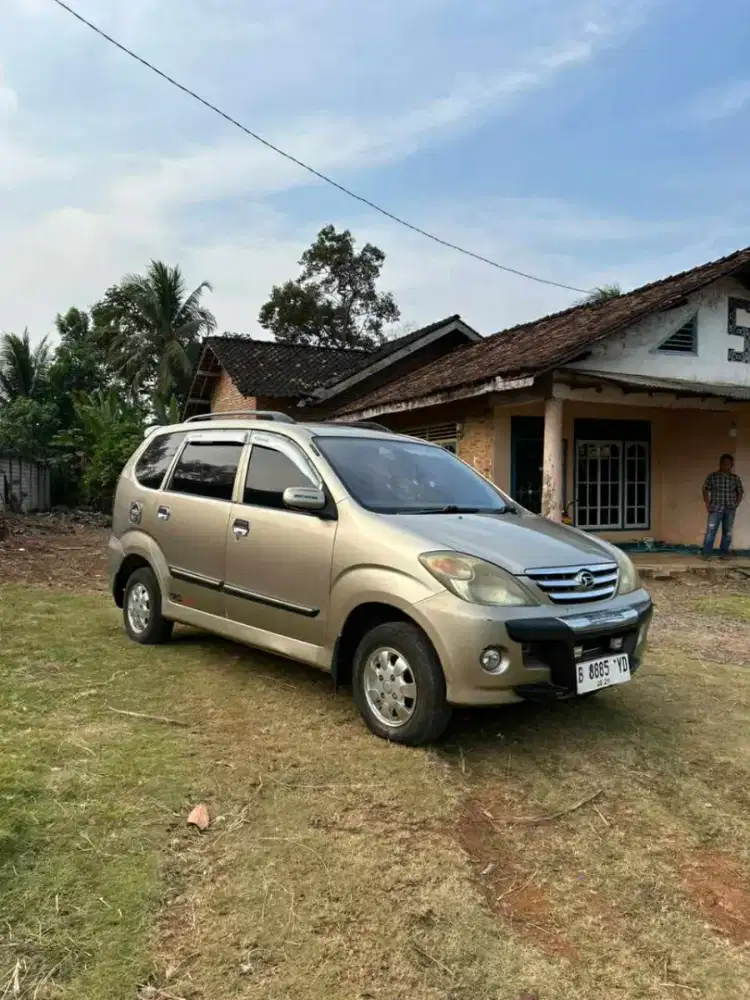DAIHATSU XENIA Li 2004