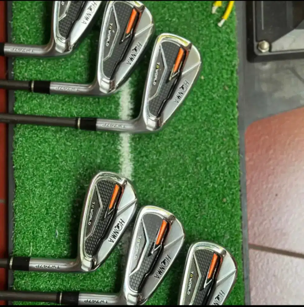 Honma Tour World 747
