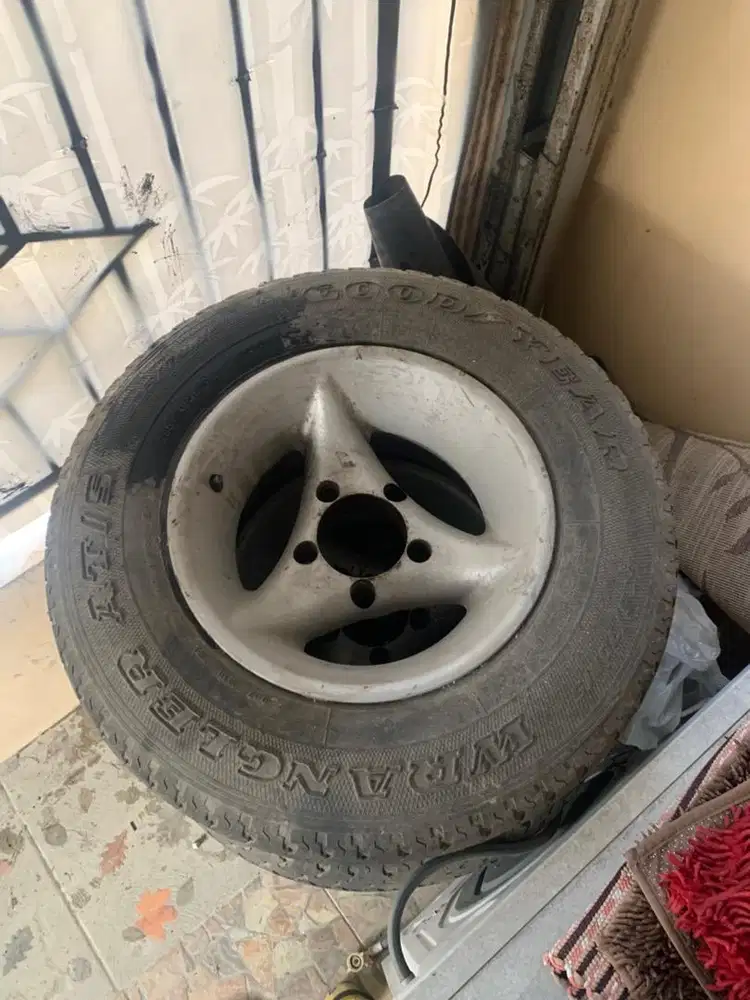 4 Velg Daihatsu Feroza R15 + 4 Ban Goodyear Wrangler ATS 235/70 R15