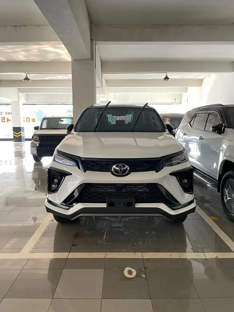 Toyota Fortuner 2.8 VRZ TSS 4x2 A/T Diesel 2Tone