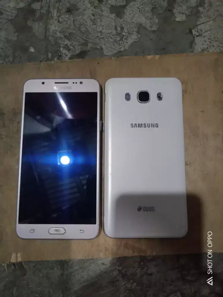 siapa tau ada yg butuh lcd Samsung j7 2016 copotan N msh pungsi normal