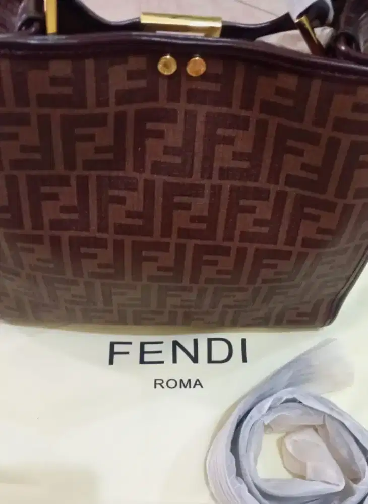 Dijual tas Fendi warna cokelat