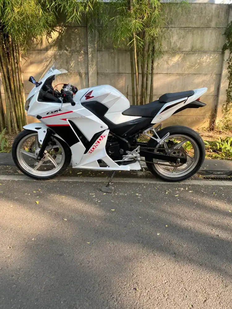HONDA CBR 150 2015