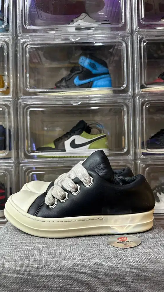 RICK OWENS JUMBO LACE PADDED LOW BLACK MILK