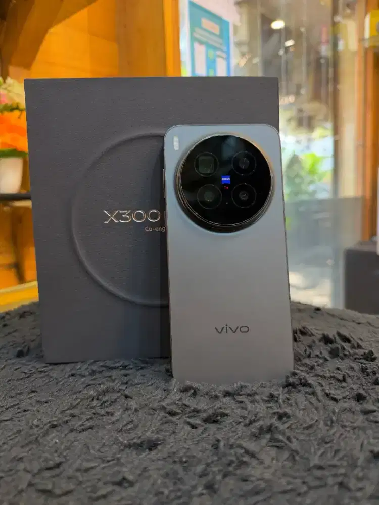 Harga Pas! Vivo X300 Pro LIKE NEW fullset Resmi Garansi Panjang 2027
