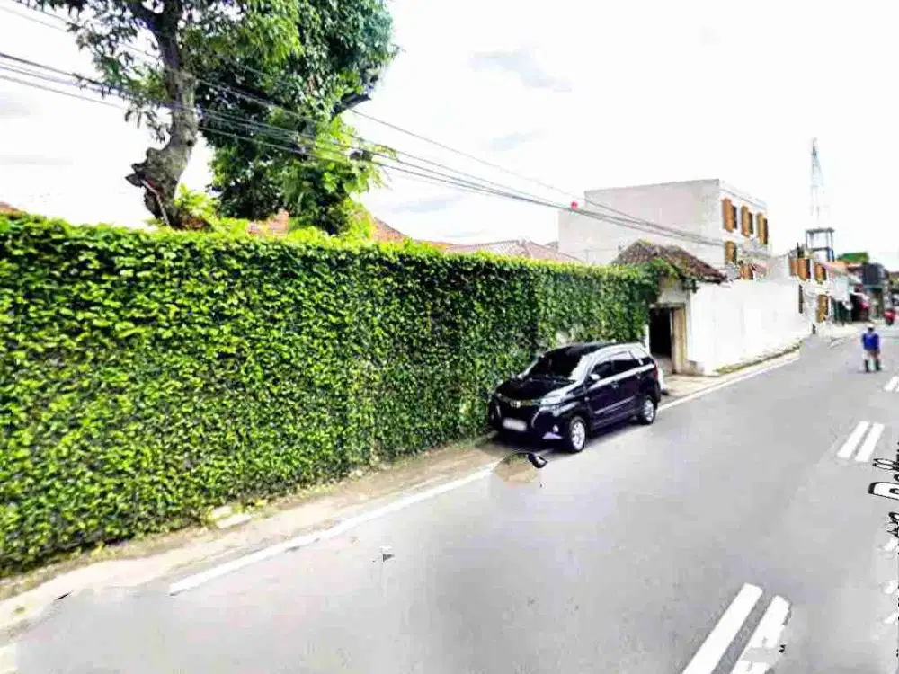 Rumah Etnik Luas Pinggir Jalan Raya di Sondakan