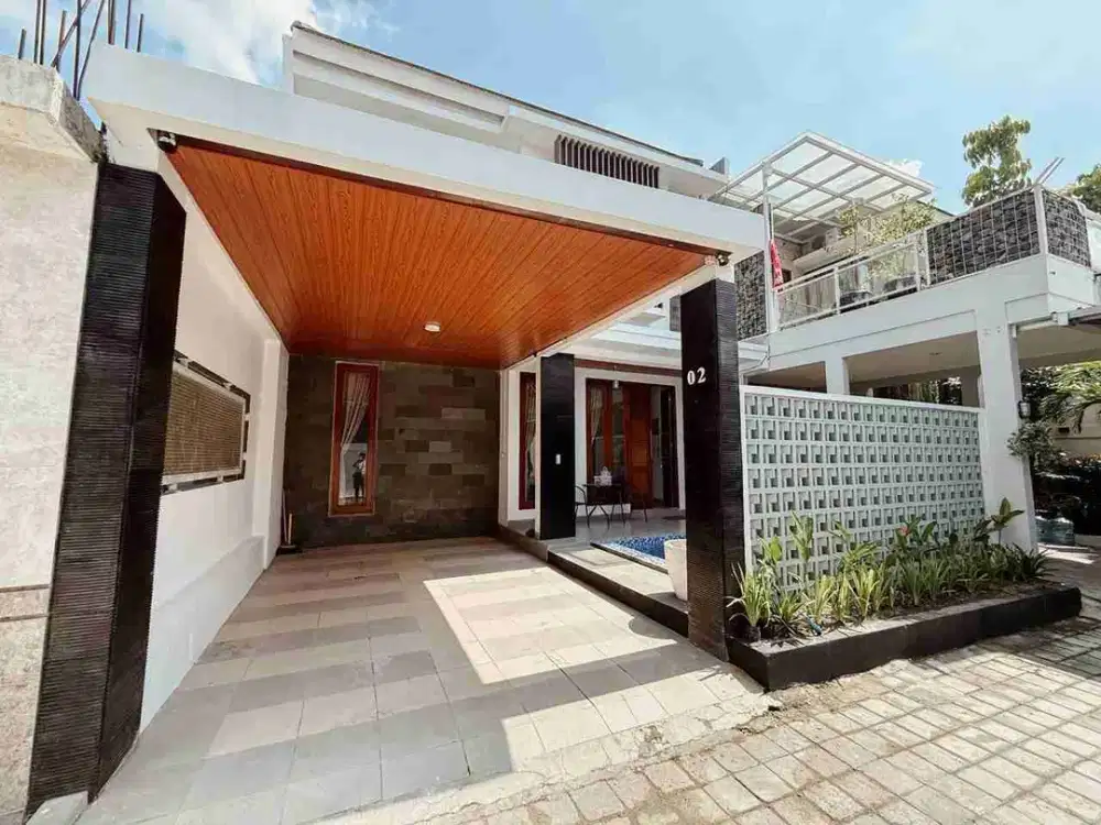 Dijual rumah cantik furnished + privat pool dekat stadion maguwoharjo