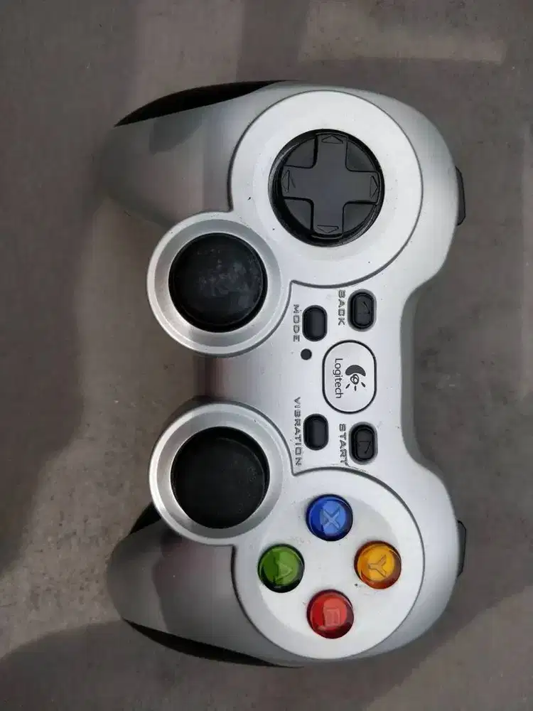 Logitech Wireless Gamepad F710 Fungsi 100% (Stik B, Ada 2 Stik)
