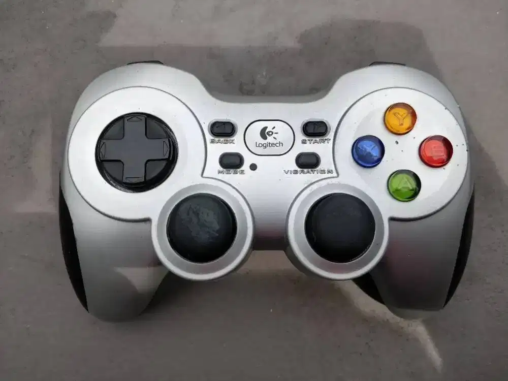 Logitech Wireless Gamepad F710 Fungsi 100% (Stik A, Ada 2 Stik)