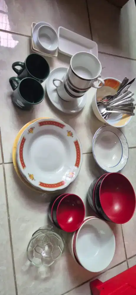 Peralatan makan bekas