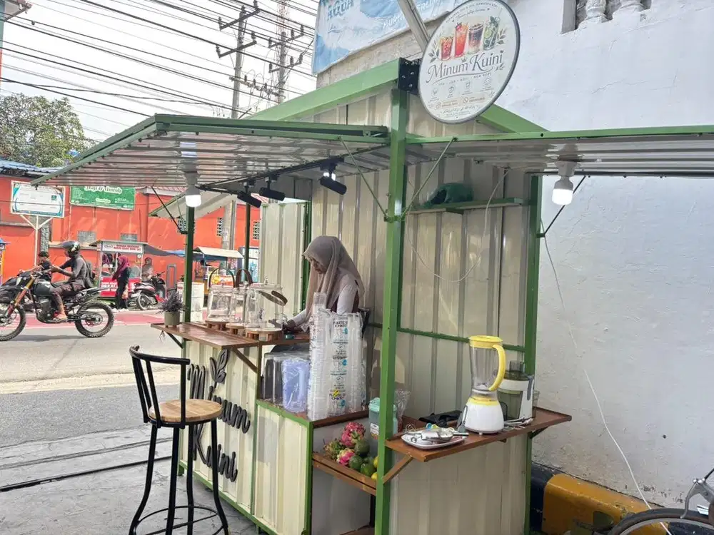 Dibutuhkan karyawati untuk menunggu stand minuman