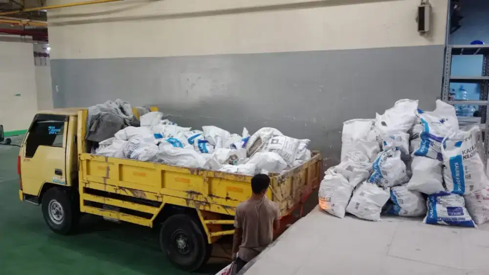 Buang puing dan buang sampah proyek