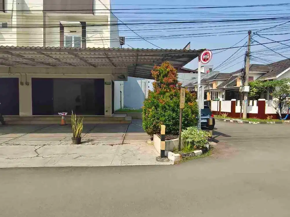 Dijual Ruko Hoek 2,5 Lantai Crystal Garden di Jalan Utama Siap Pakai