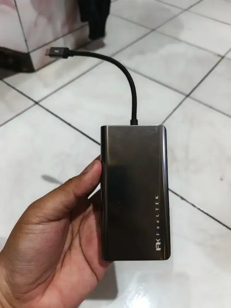 USB-C Hub 8-in-1 USB-C Portable (Model: UCH008AP2). Adapter/Konverter