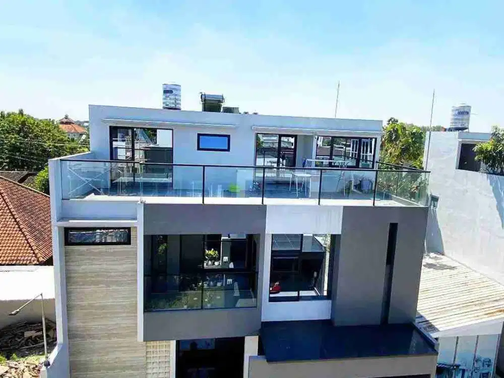 Rumah Mewah 3lt Spek Gedung Bertingkat di Colomadu