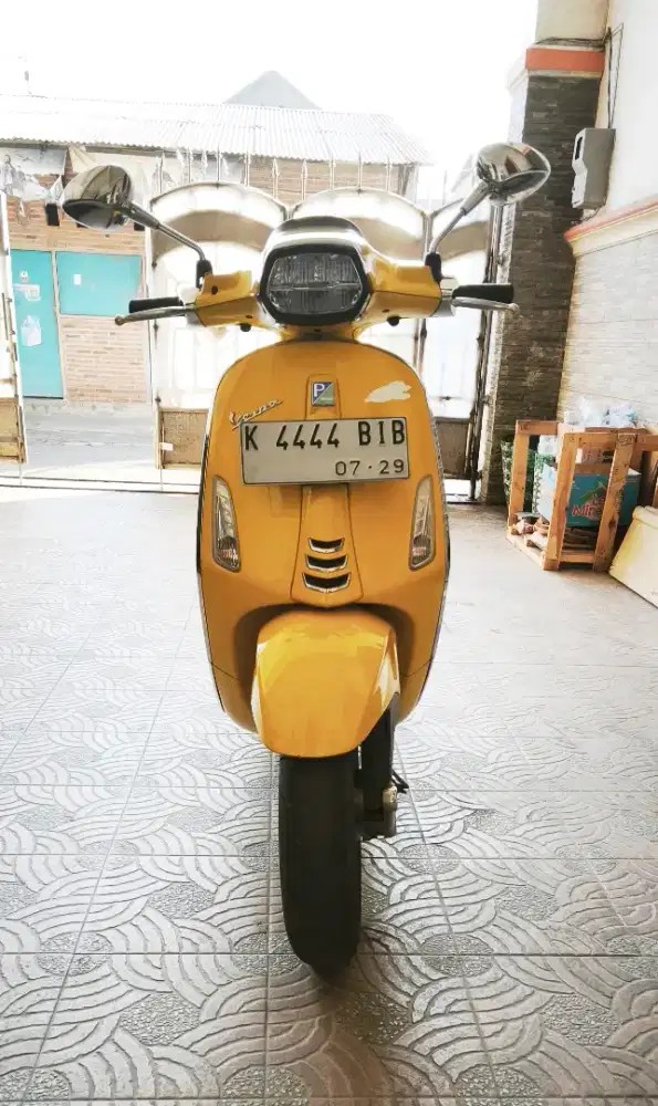 Vespa sprint 2019 155cc kuning