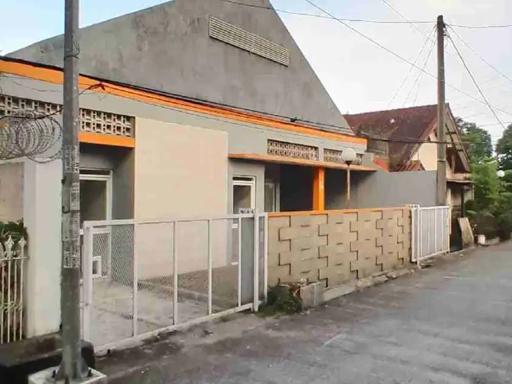 Rumah luas 1 lantai di ciwastra