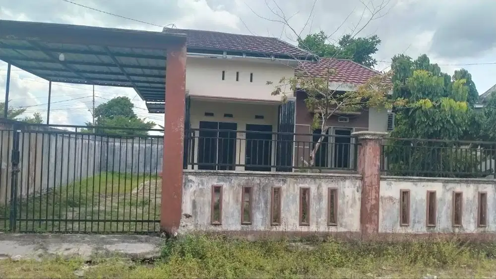 Rumah Palangka Raya Dijual SHM 215 m2, Pahandut, Kosong