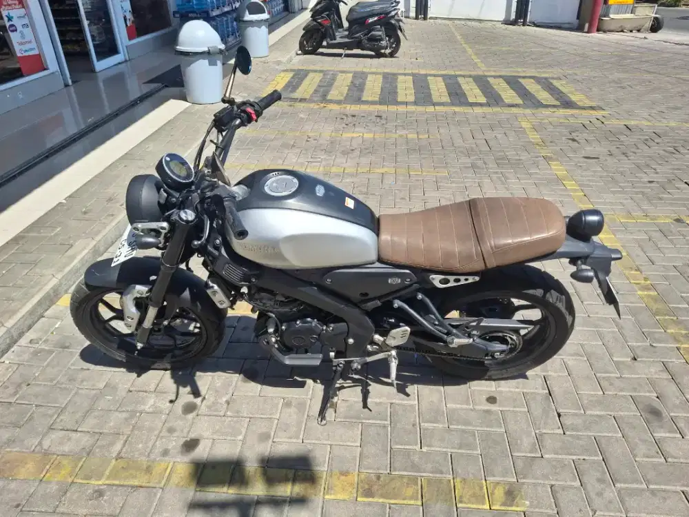 YAMAHA XSR 155 Silver Tahun 2021