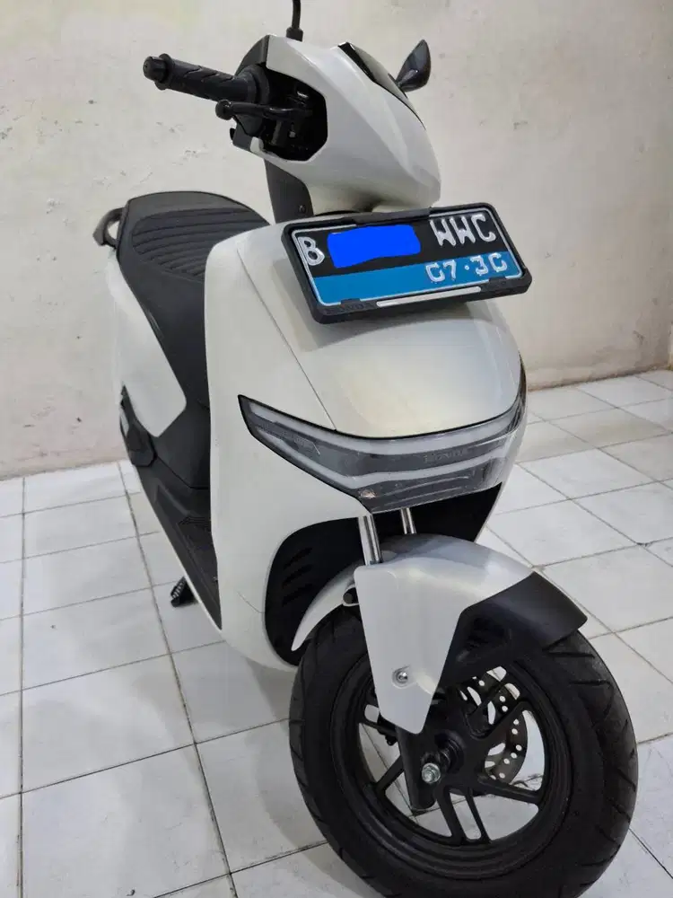 Motor Listrik Honda CUV e 2025 Putih Low KM 4rb - Fullset 2 Baterai