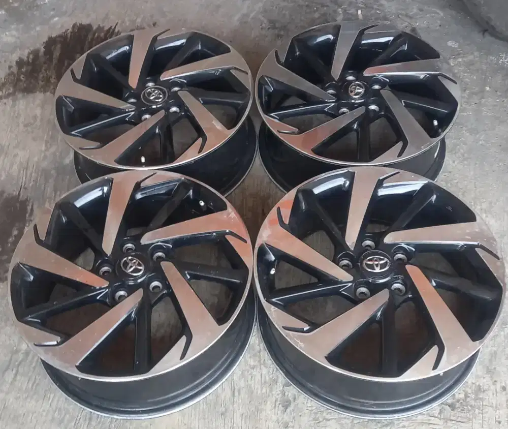Velg Toyota rush ring 17 pcd 5x114,3