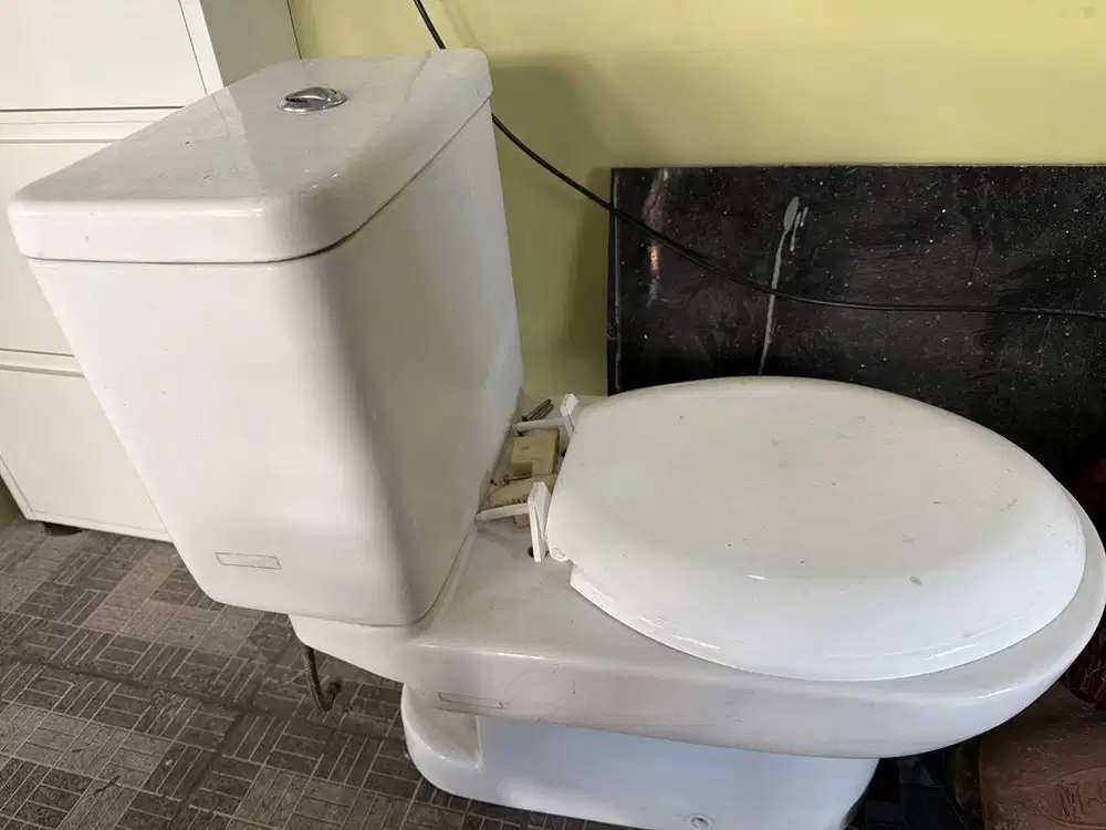 Toilet / WC bekas merek Toto