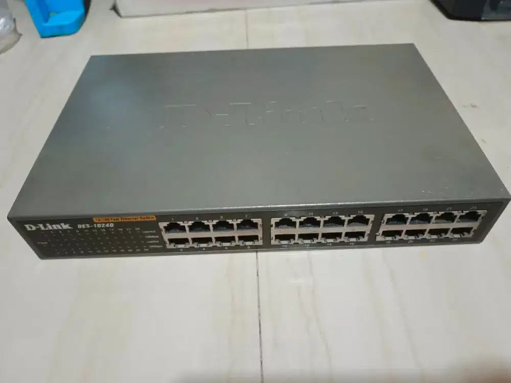 D-LINK DES-1024D 24-port switch