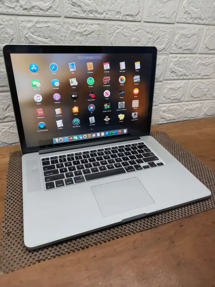 Macbook Pro (Retina, 15-inch, Mid 2012) Core i7 (8/256gb) NORMAL