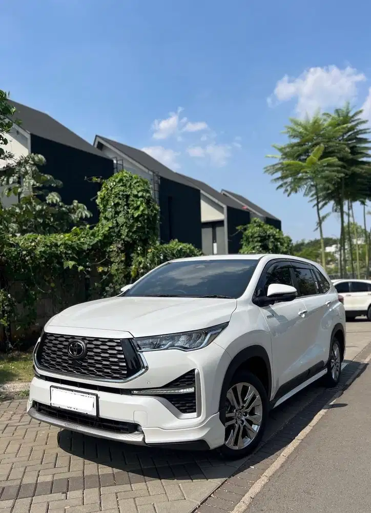 Innova Zenix Q Hybrid Modelista Km Low