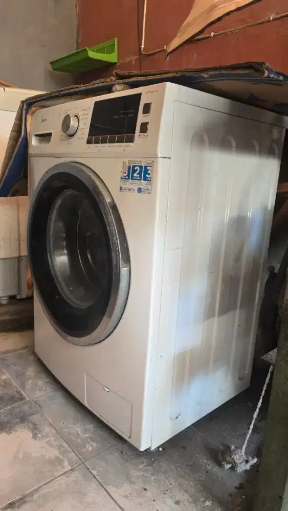 Mesin cuci Midea