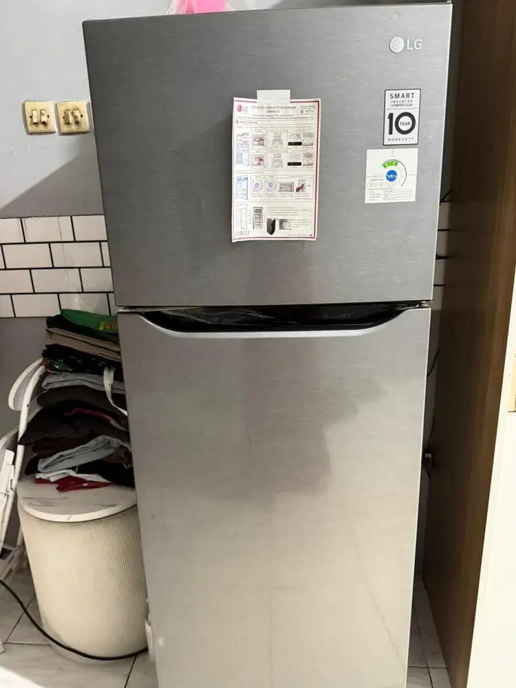 Kulkas LG 2 pintu silver like new masih mulus beut masih garansi