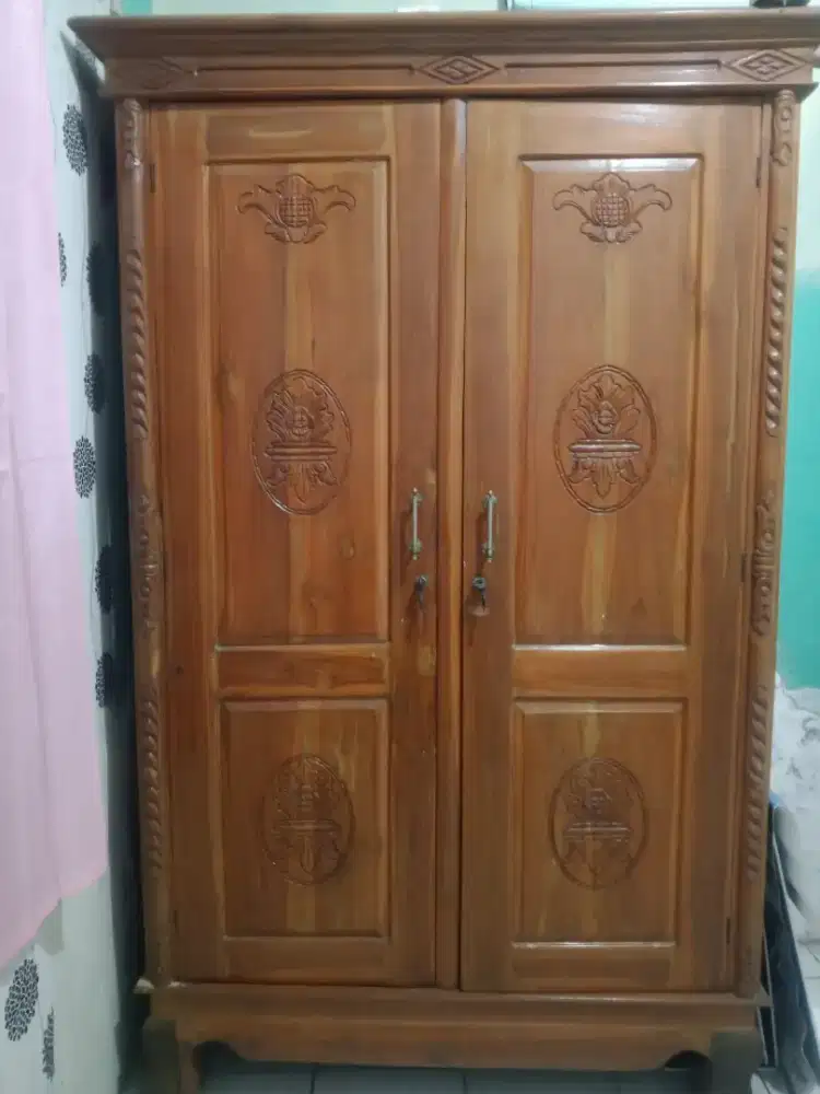 lemari kayu kondisi second