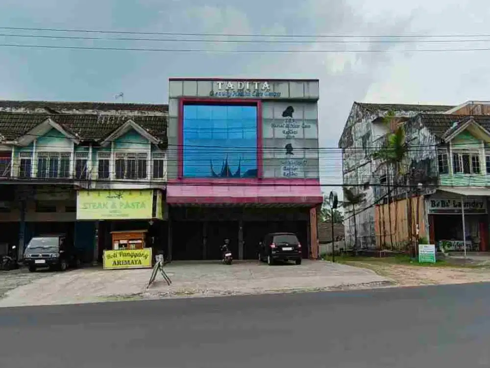 DISEWAKAN 2 RUKO GANDENG EKS KLINIK KECANTIKAN
