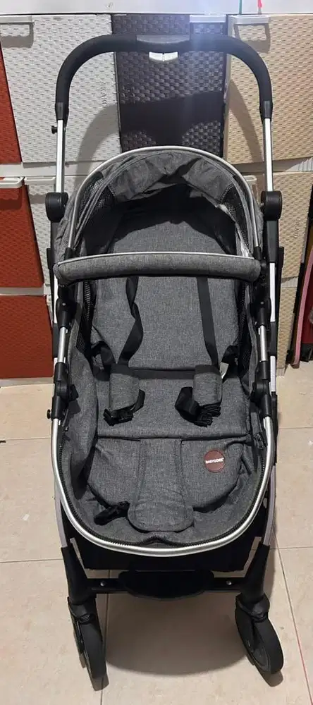 Dijual Stroller Babydoes masih seperti baru