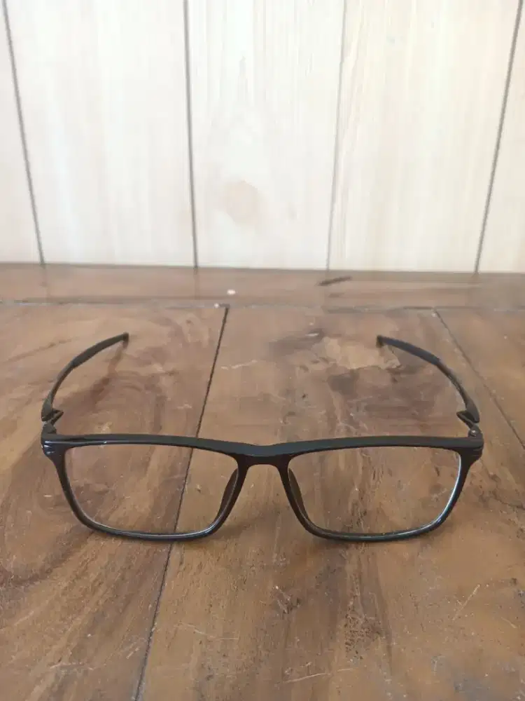 Kacamata Oakley