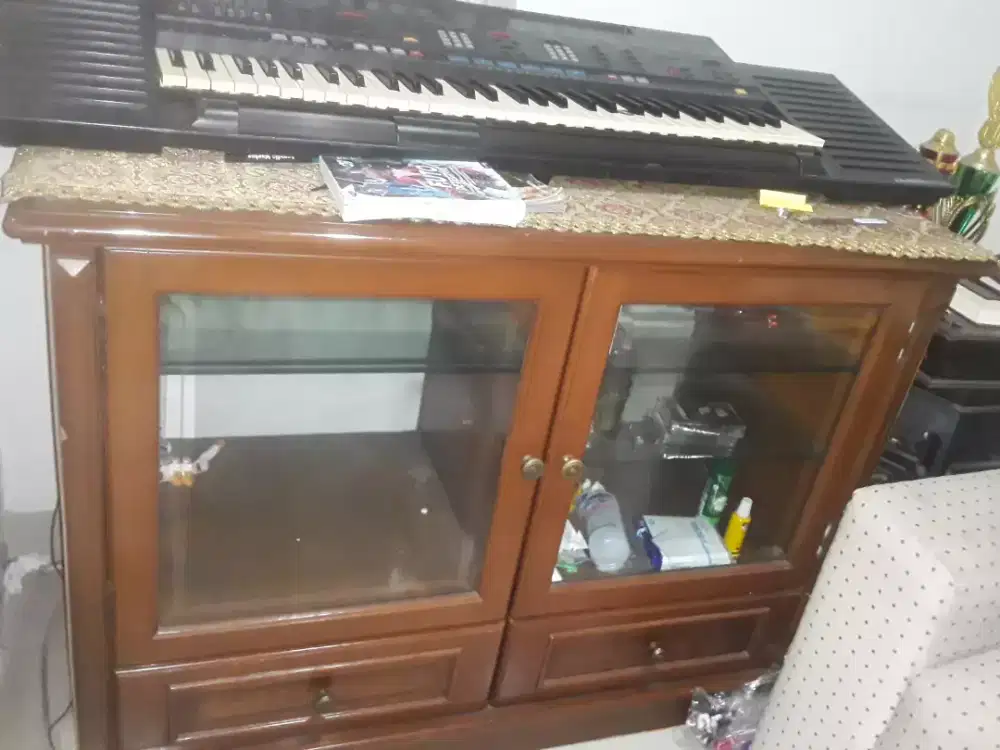 Lemari hias 2 pintu kaca